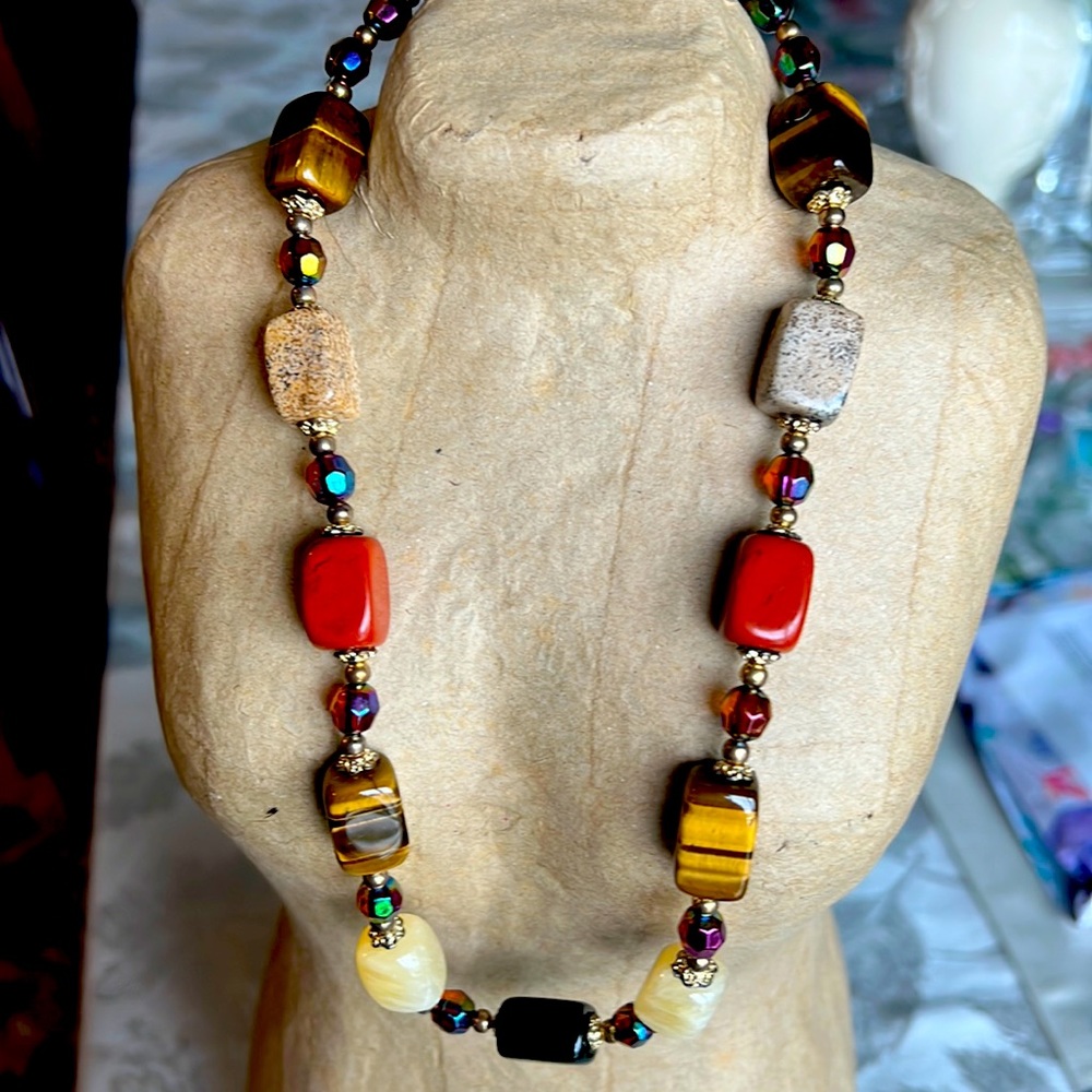 Brand new necklace with Tigers Eye Quartz Onyx & other stones with bead accents